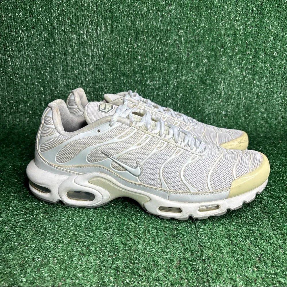 Nike Air Max Plus Casual Running Shoe Triple White 604133-139 Men’s Size 11.5